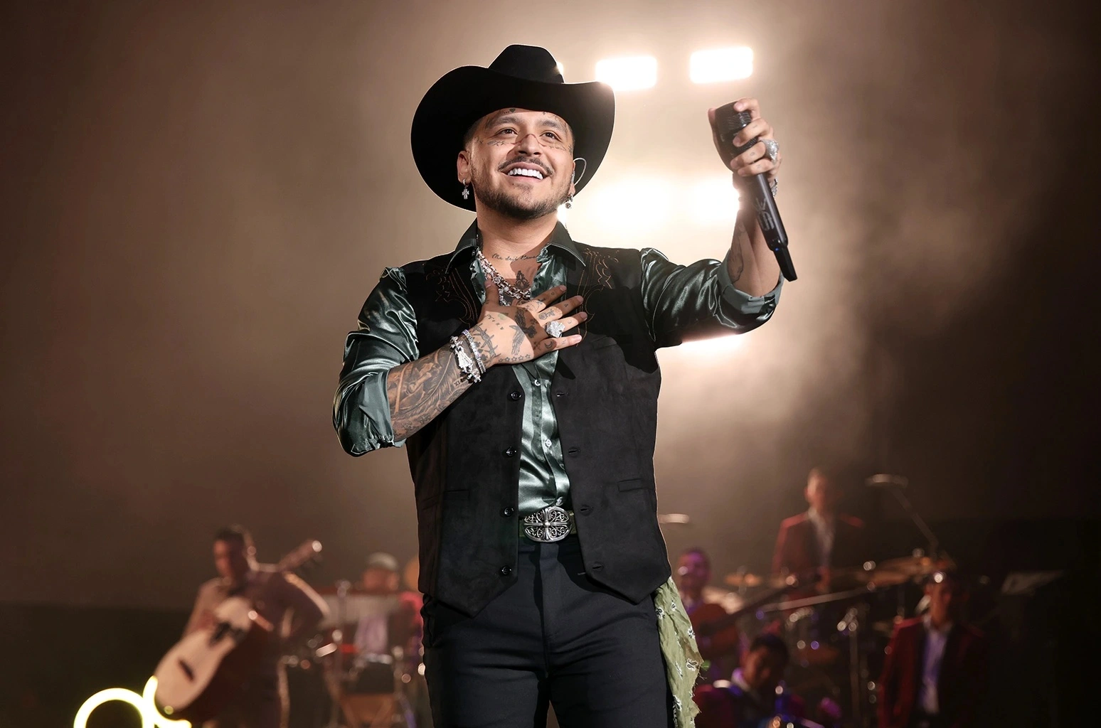 christian-nodal-nov-2022-billboard-espanol-1548