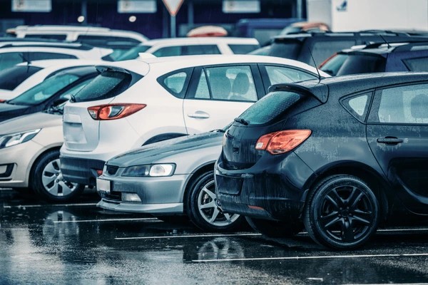 wet-used-cars-on-parking-600nw-1142134400